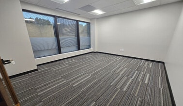 7100 Northland Cir N, Brooklyn Park, MN à louer Photo intérieure– Image 2 sur 13