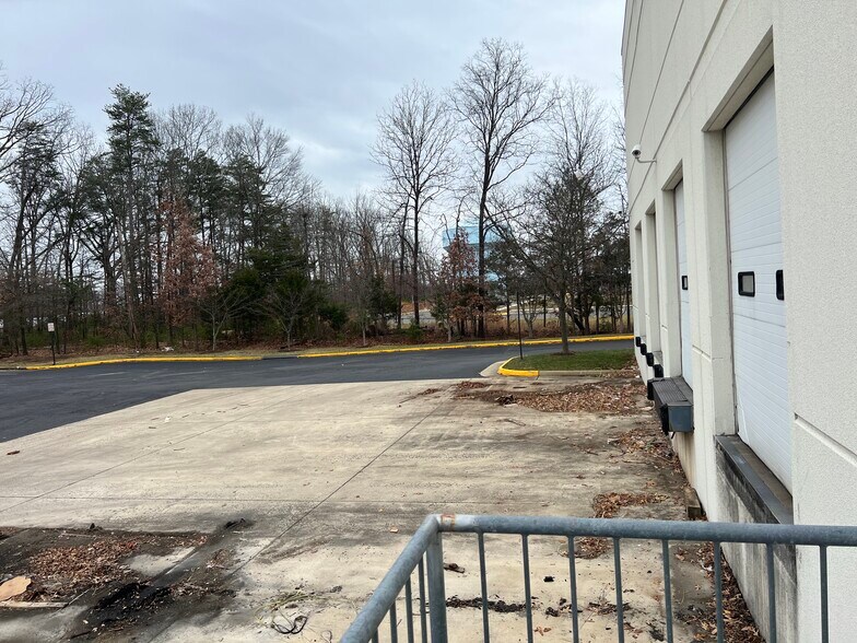 7689 Limestone Dr, Gainesville, VA à louer - Photo de l’immeuble – Image 2 sur 5
