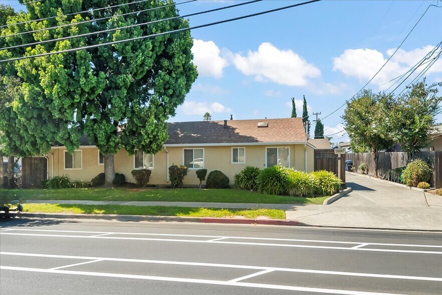 26047 Gading Rd, Hayward, CA à vendre - Photo de l’immeuble – Image 2 sur 25
