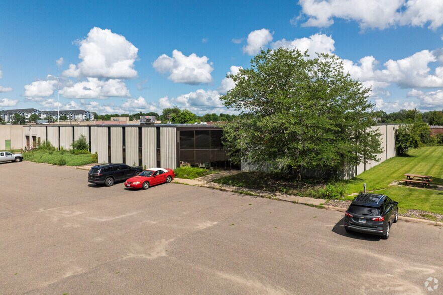 3560 Hoffman Rd E, Vadnais Heights, MN à vendre - Photo de l’immeuble – Image 2 sur 4