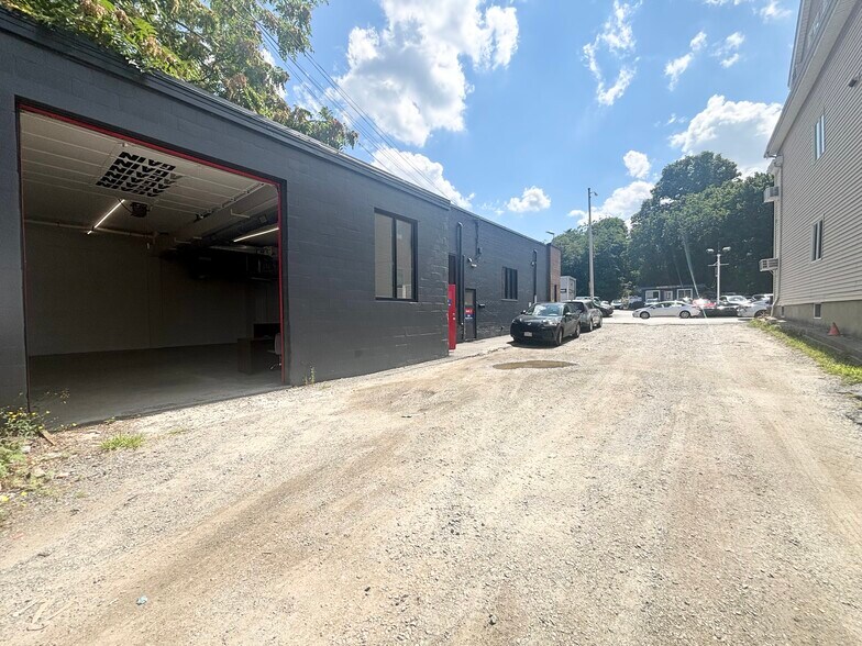 84 Eastern Ave, Malden, MA à louer - Photo de l’immeuble – Image 2 sur 8