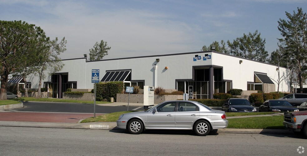 5873-5895 Rickenbacker Rd, Commerce, CA à louer - Photo de l’immeuble – Image 2 sur 16
