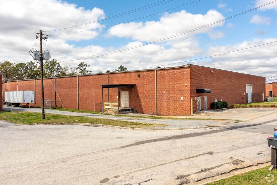 3021 Olympic Industrial Dr SE, Smyrna, GA à louer - Photo de l’immeuble – Image 3 sur 7