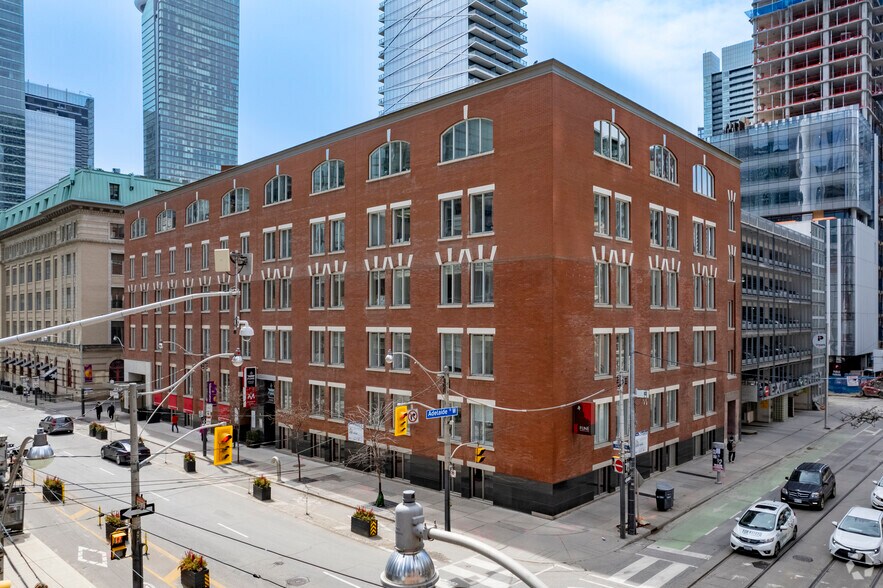 100 Simcoe St, Toronto, ON à louer - Photo de l’immeuble – Image 2 sur 4