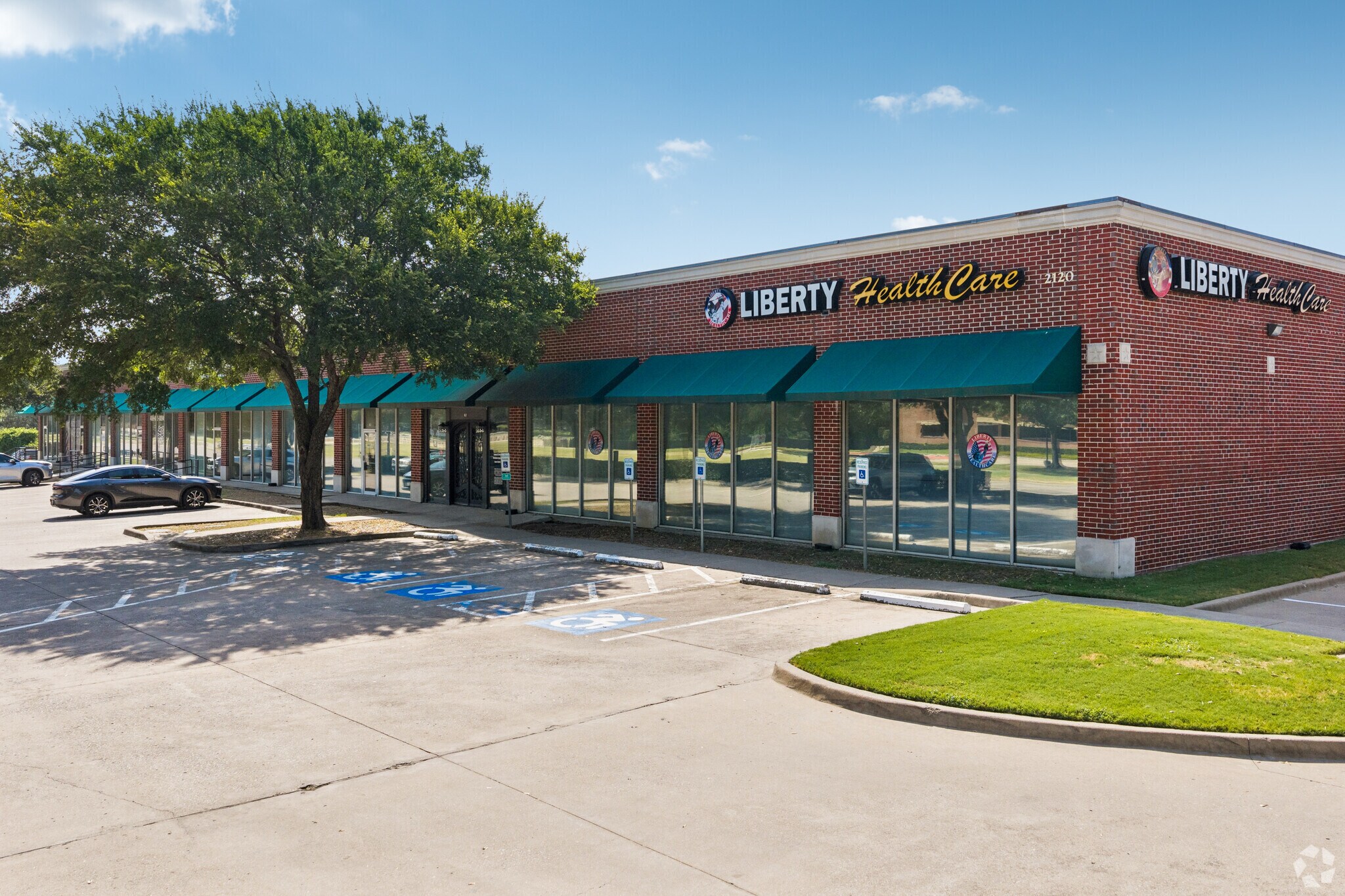 2120 W Spring Creek Pky, Plano, TX à louer Photo de l’immeuble– Image 1 sur 9