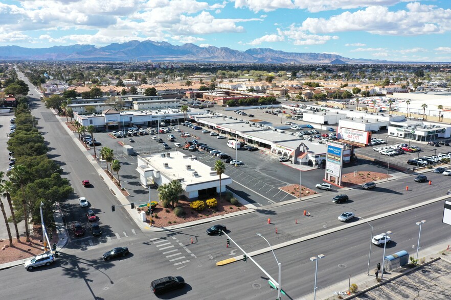 2101 S Decatur Blvd, Las Vegas, NV à louer - Photo de l’immeuble – Image 1 sur 3