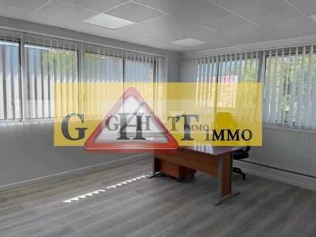 Bureau dans Neuilly-sur-Marne à louer - Photo de l’immeuble – Image 1 sur 3