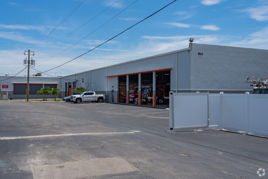 4128 NW 10th Ave, Oakland Park, FL à louer - Photo de l’immeuble – Image 3 sur 3