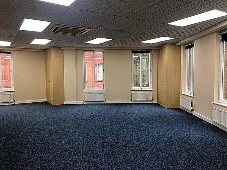 Spring Villa Rd, Edgware à vendre - Photo intérieure – Image 3 sur 9