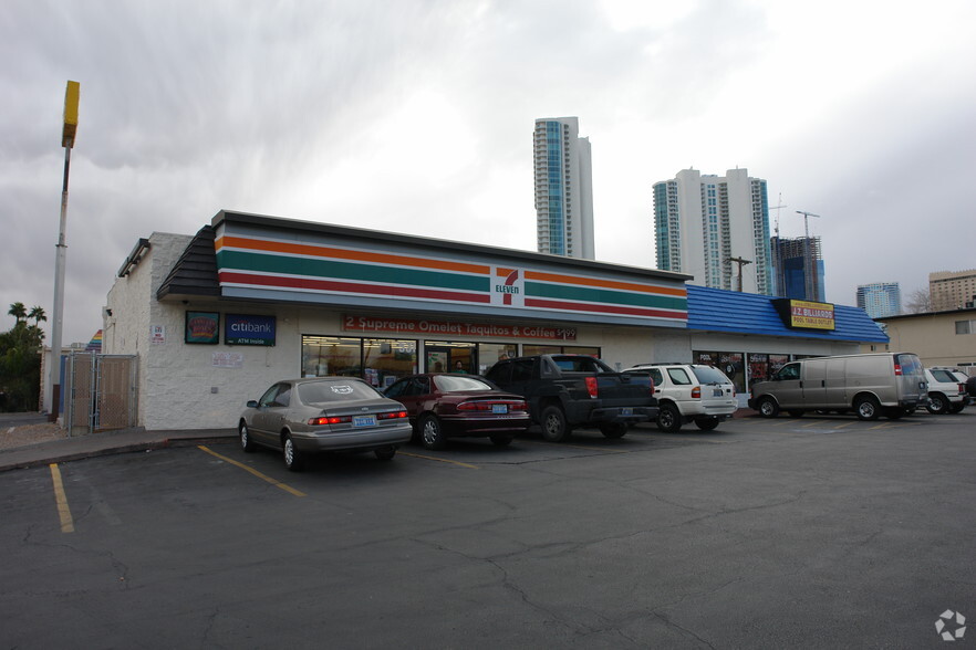 525-531 E Sahara Ave, Las Vegas, NV à louer - Photo principale – Image 1 sur 5