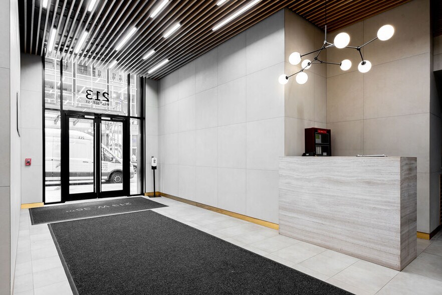 213 W 35th St, New York, NY à louer - Photo intérieure – Image 2 sur 4