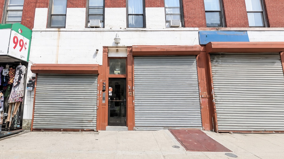 2312 First Ave, New York, NY à louer Photo de l’immeuble– Image 1 sur 4