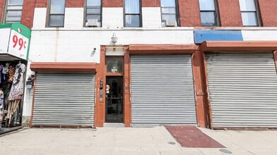 2312 First Ave, New York, NY à louer Photo de l’immeuble– Image 1 sur 4