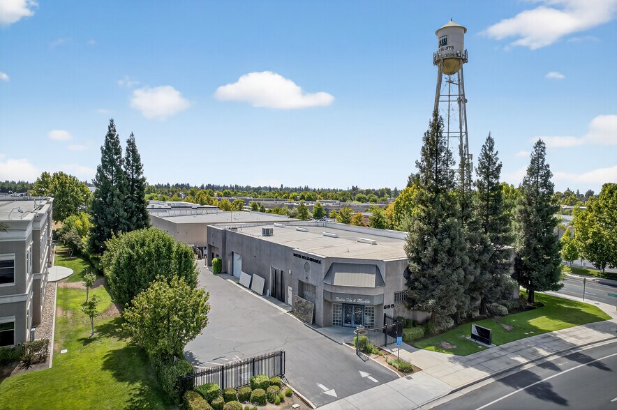 655 W Alluvial Ave, Fresno, CA à vendre - Photo de l’immeuble – Image 2 sur 10