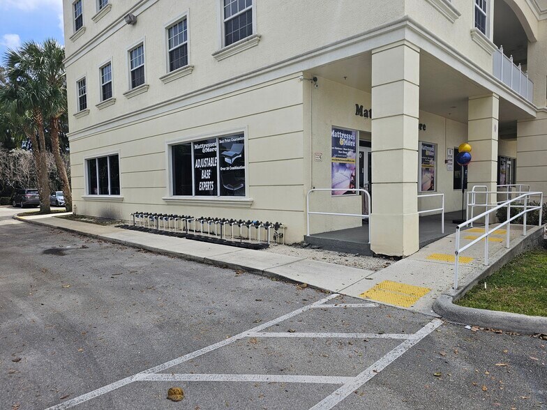 100 N State Road 7, Margate, FL à vendre - Photo de l’immeuble – Image 3 sur 11