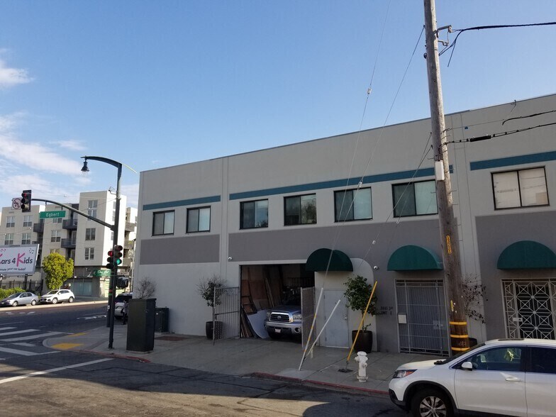 5945 3rd St, San Francisco, CA à louer - Photo de l’immeuble – Image 3 sur 5