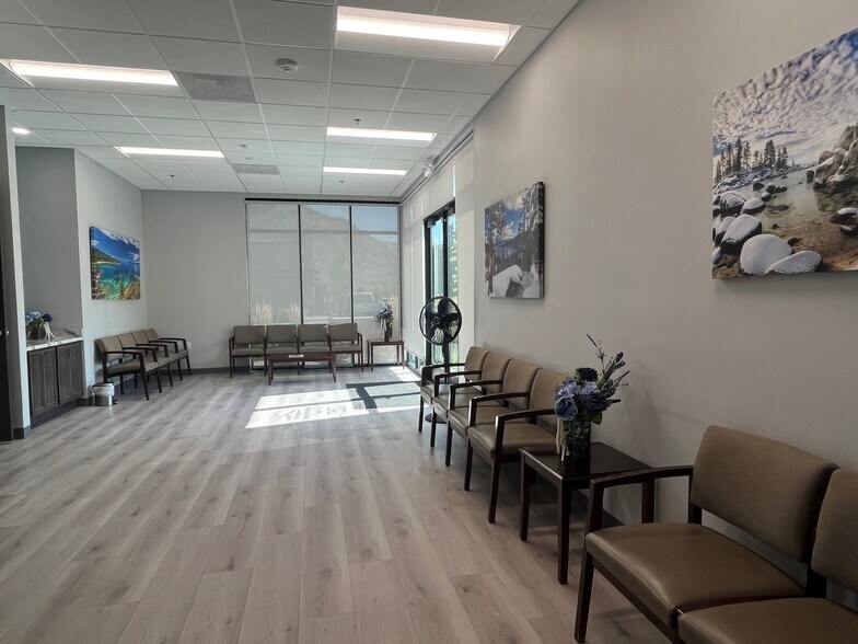 5458 Reno Corporate Dr, Reno, NV à louer - Photo de l’immeuble – Image 2 sur 11