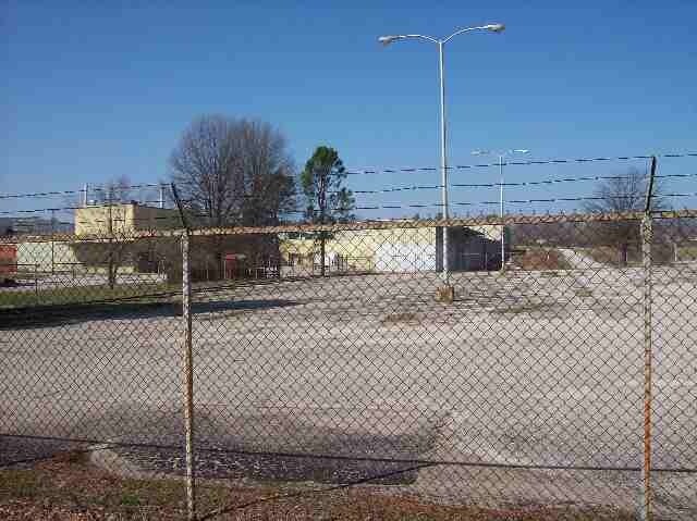 2050 Kefauver Dr, Milan, TN à vendre - Photo de l’immeuble – Image 3 sur 5