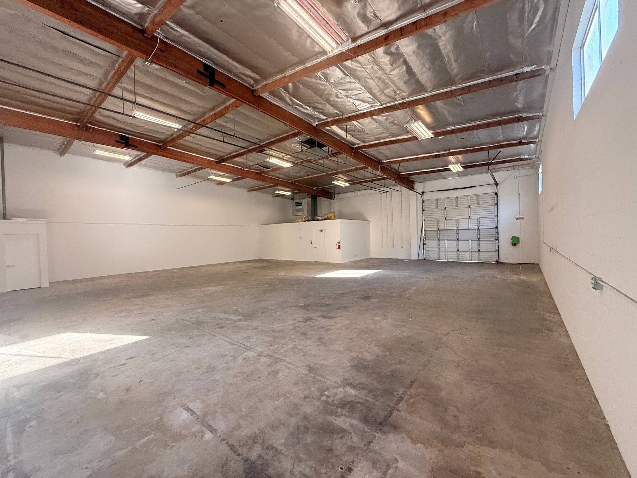 9627-9629 Owensmouth Ave, Chatsworth, CA à louer Photo intérieure– Image 1 sur 11