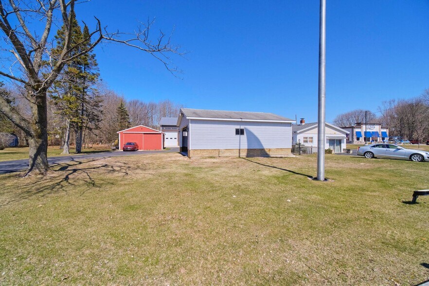 480 E Parkdale Ave, Manistee, MI à vendre - Photo de l’immeuble – Image 3 sur 16