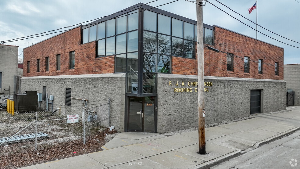 2201 W Purdue St, Milwaukee, WI à louer - Photo principale – Image 1 sur 24