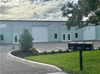 Plus de détails pour 6840-6848 28th Street Cir E, Sarasota, FL - Industriel/Logistique à louer