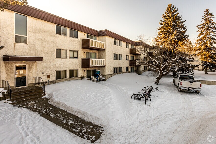 4203 107 St NW, Edmonton, AB à vendre - Photo de l’immeuble – Image 2 sur 4