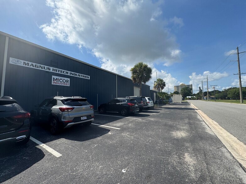Industrial Park for Sale portefeuille de 3 biens à vendre sur LoopNet.fr - Photo de l’immeuble – Image 2 sur 37