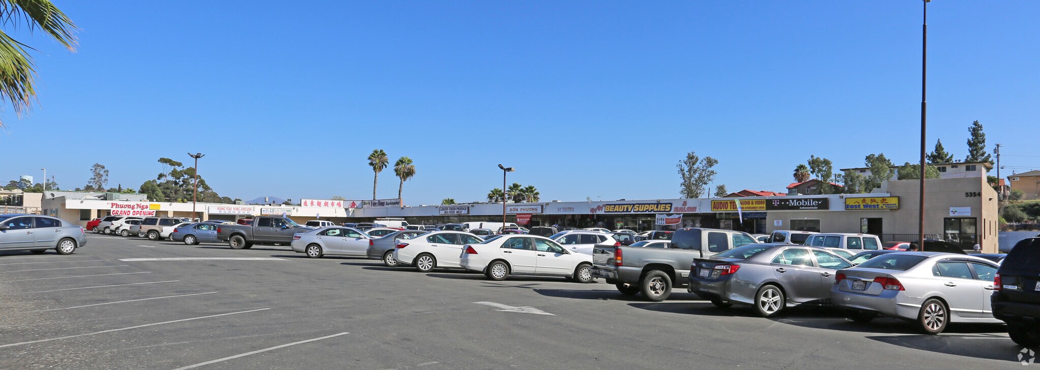 5354-5382 University Ave, San Diego, CA à louer Photo de l’immeuble– Image 1 sur 6