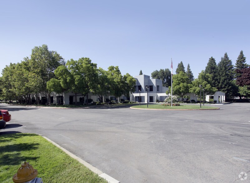2030 W El Camino Ave, Sacramento, CA à louer - Photo de l’immeuble – Image 2 sur 2