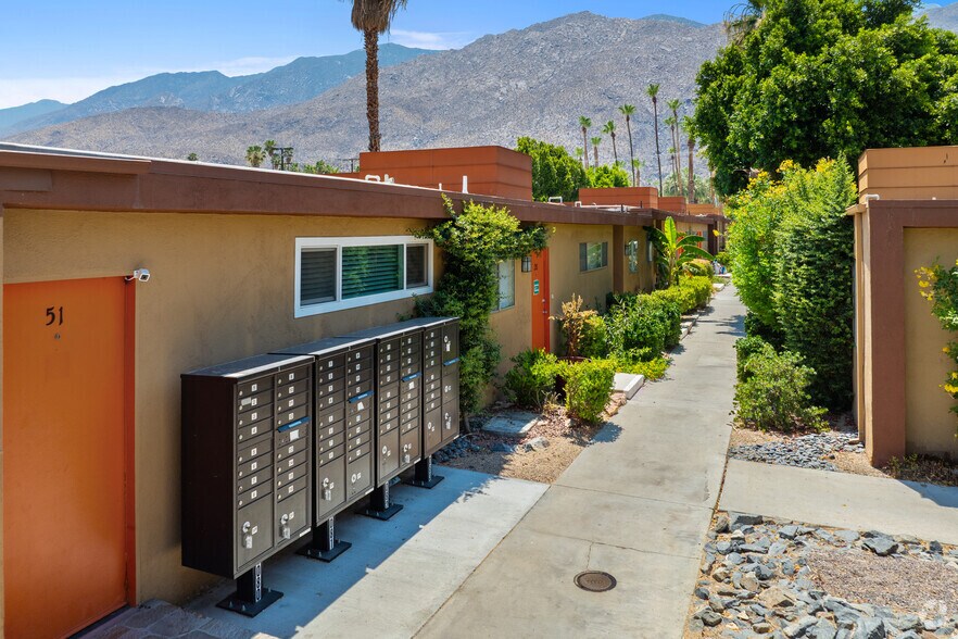 495 Twin Palms Dr, Palm Springs, CA à vendre - Photo principale – Image 1 sur 24