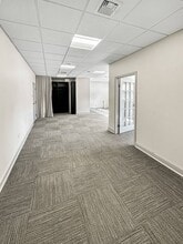 991-993 Farmington Ave, West Hartford, CT à louer Photo intérieure– Image 2 sur 5