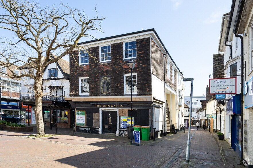 Former John Wallis Pub, Ashford à louer - Photo principale – Image 1 sur 3