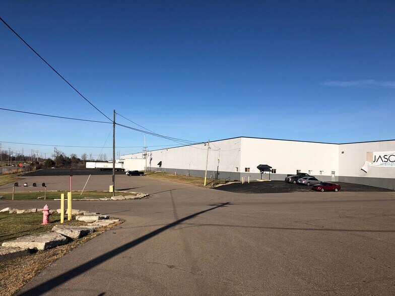 7075 Dort Hwy, Grand Blanc, MI à louer - Photo de l’immeuble – Image 3 sur 13