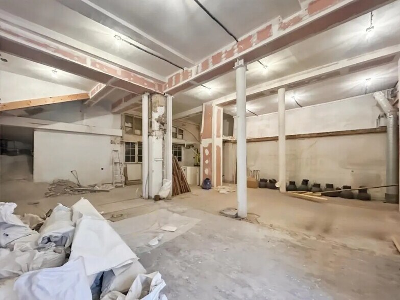 Local commercial dans Paris à louer - Photo de l’immeuble – Image 3 sur 7