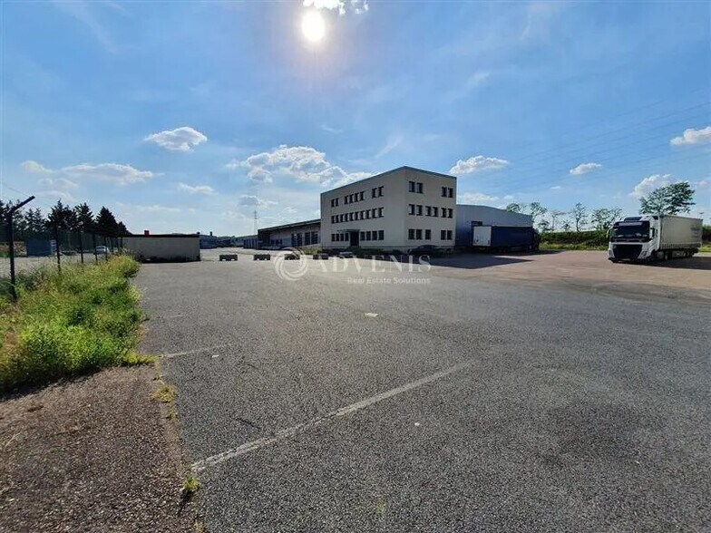 Local d’activités dans Forbach à louer - Photo de l’immeuble – Image 1 sur 11