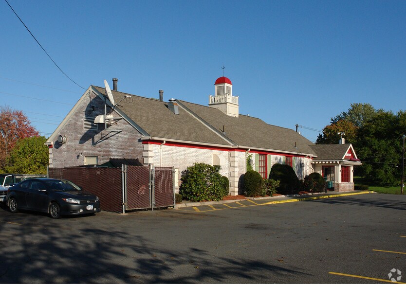 9 Troy Rd, East Greenbush, NY à vendre - Photo de l’immeuble – Image 2 sur 7