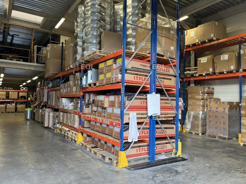 Local d’activités dans Nanterre à louer - Photo intérieure – Image 2 sur 11