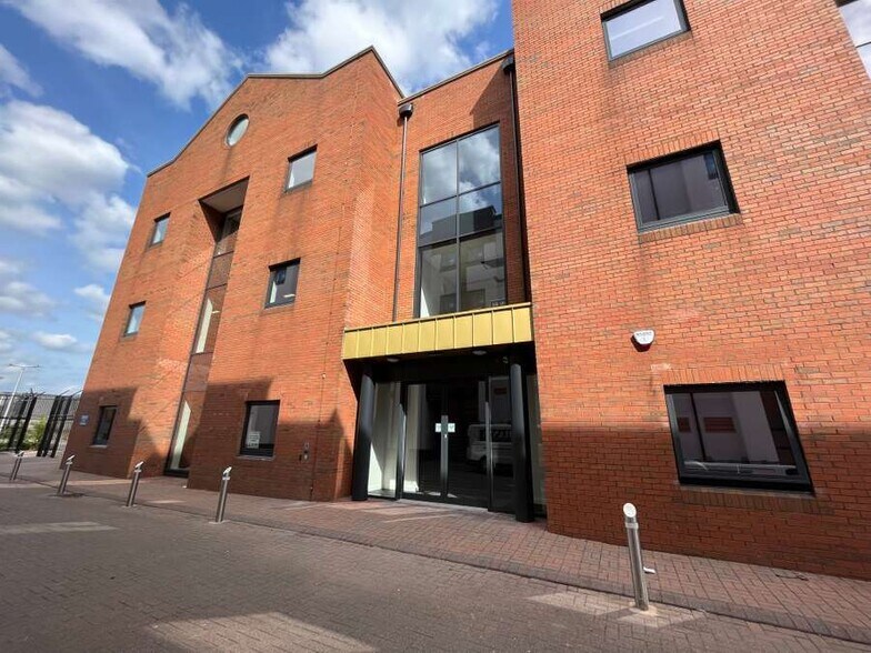 106 University St, Belfast à louer - Photo de l’immeuble – Image 2 sur 3