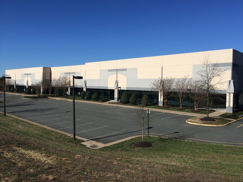 8110 River Stone Dr, Fredericksburg, VA à louer - Photo de l’immeuble – Image 1 sur 19