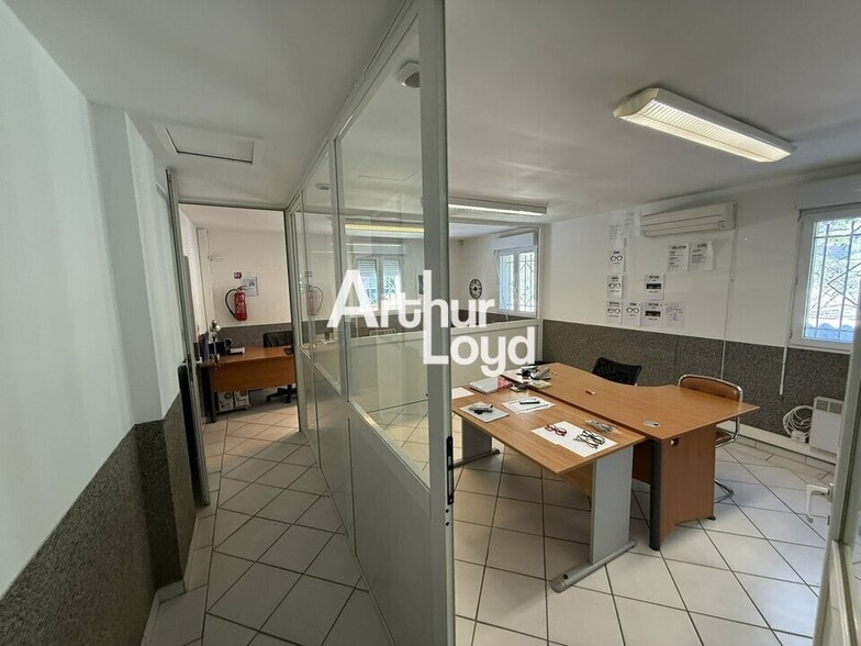 Local d'activités dans Le Muy à vendre - Photo intérieure – Image 2 sur 4