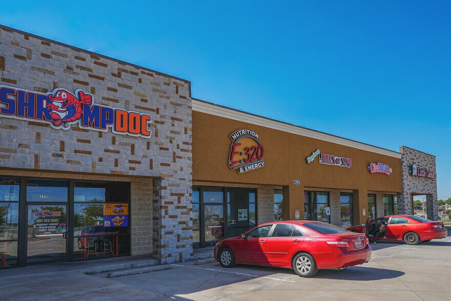 710 E Sublett Rd, Arlington, TX à louer - Photo de l’immeuble – Image 3 sur 13