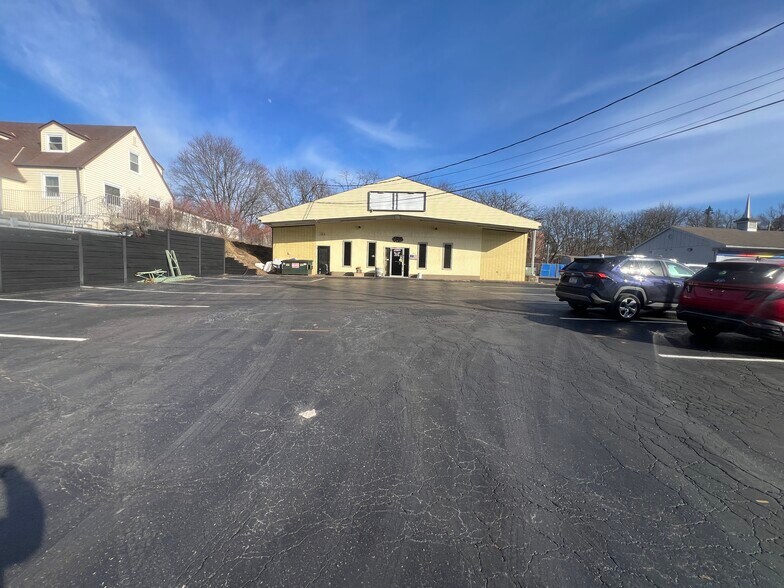 9120 Perry Hwy, Pittsburgh, PA à vendre - Photo de l’immeuble – Image 2 sur 13