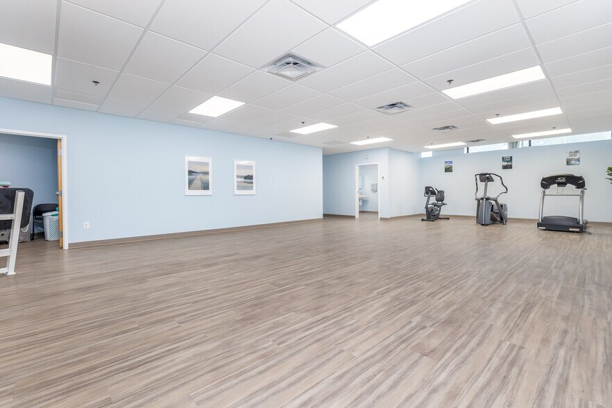 18 Cedar St, Newington, CT à louer - Photo de l’immeuble – Image 3 sur 21