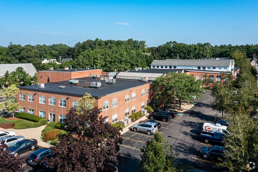 50 Oliver St, North Easton, MA à louer - Photo de l’immeuble – Image 2 sur 8