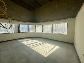 1320 Lincoln Ave, Holbrook, NY à louer Photo intérieure– Image 2 sur 8