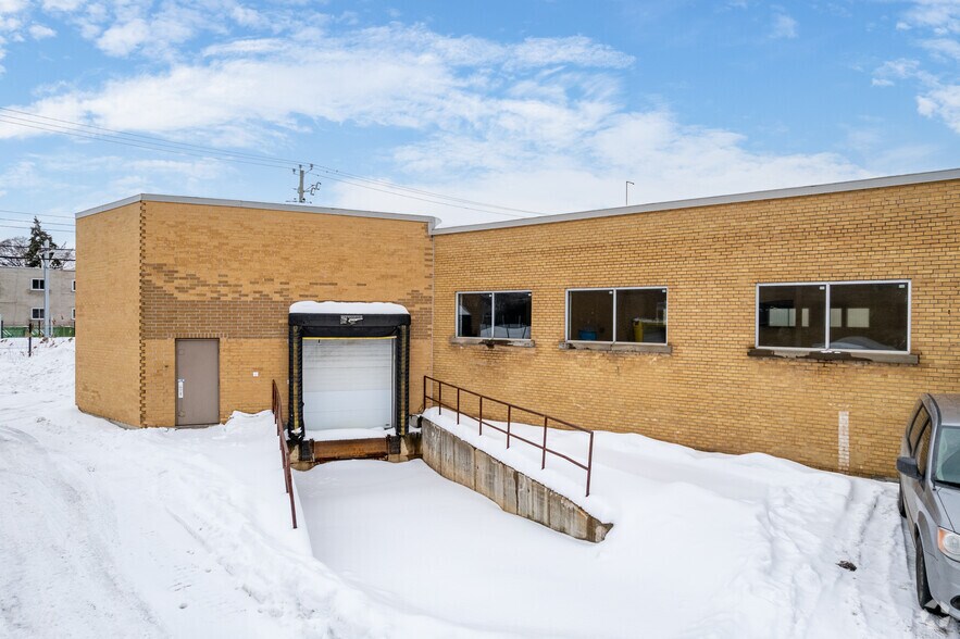 1440 Boul Jules-Poitras, Montréal, QC à louer - Photo de l’immeuble – Image 3 sur 5