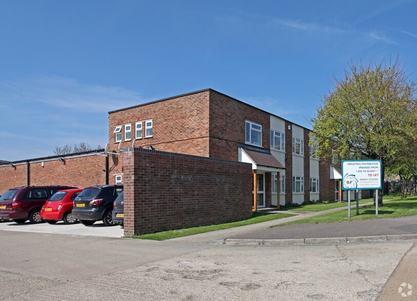 Churchill Rd, Bicester à louer - Photo de l’immeuble – Image 2 sur 5