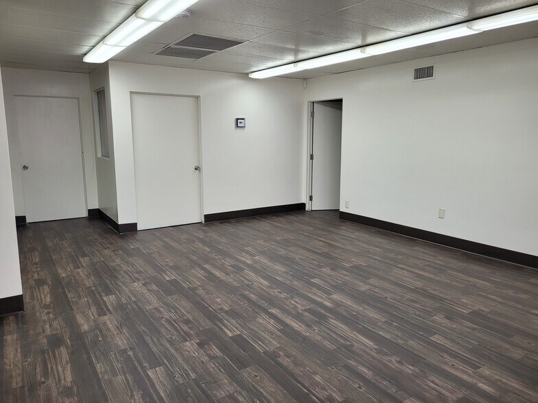 954-960 W Brooks St, Ontario, CA à louer - Photo de l’immeuble – Image 3 sur 12