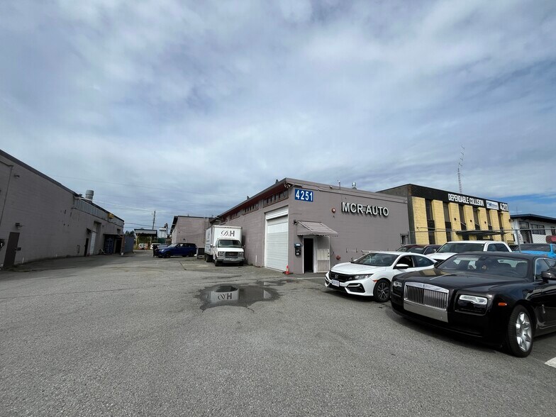 4251 Vanguard Rd, Richmond, BC à louer - Photo de l’immeuble – Image 2 sur 5